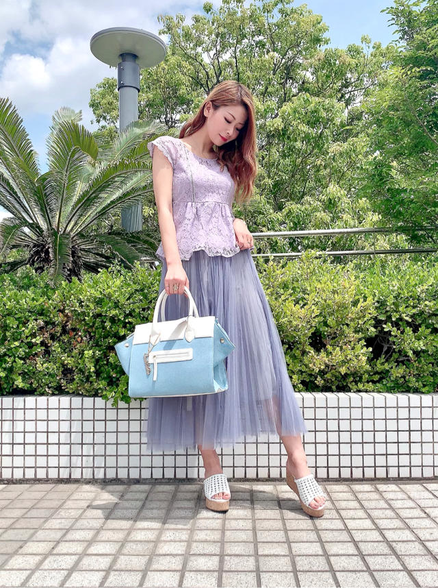 レース×ぺプラムで女性らしいコーデに♡ちひろ