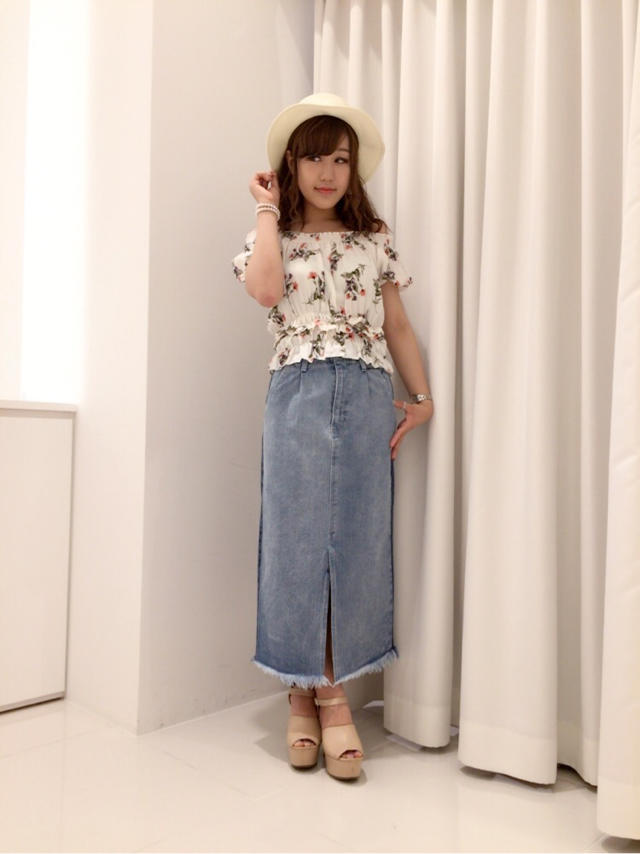 新作花柄フリルオフショルブラウス❤︎かなこ