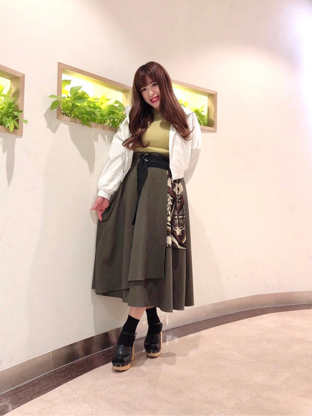 スタイルアップ効果も抜群な配色スカートで大人可愛く♡ちひろ