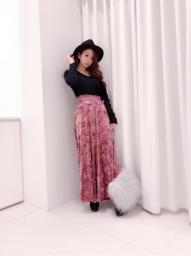 ベロアワイドパンツでキレイめカジュアル♥はるか