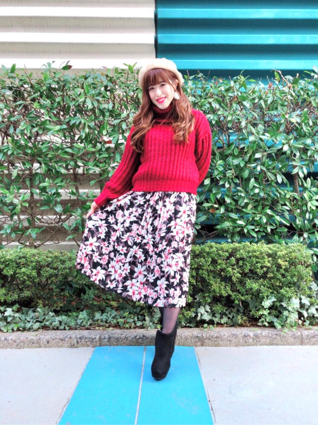 これからの季節にぴったりなニットと華やかなスカート♡ちひろ
