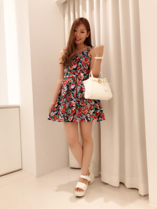 ららぽでも大人気♡ビビット花柄ワンピース✩°̥୨୧ひろ