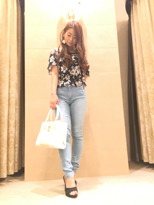 トレンドの花柄シフォンを甘すぎずに♪♪はるか