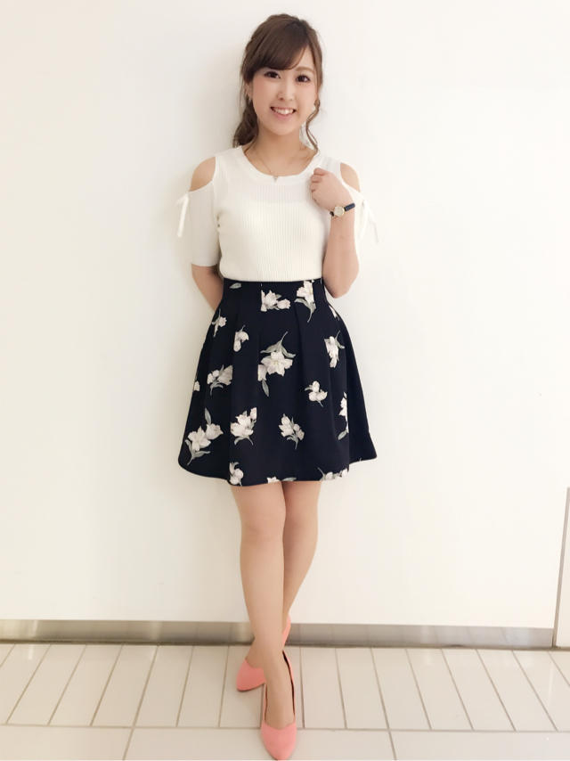 色合いが大人可愛い♡タックフレアスカート